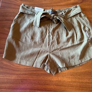 Tommy Hilfiger shorts. Size medium. Never worn. New with tag.